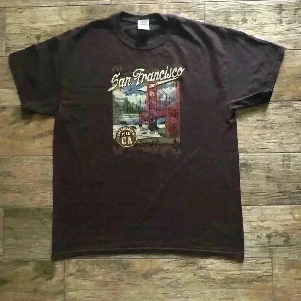 San Francisco Bridge Scenery Burgundy? t-shirt Men Large